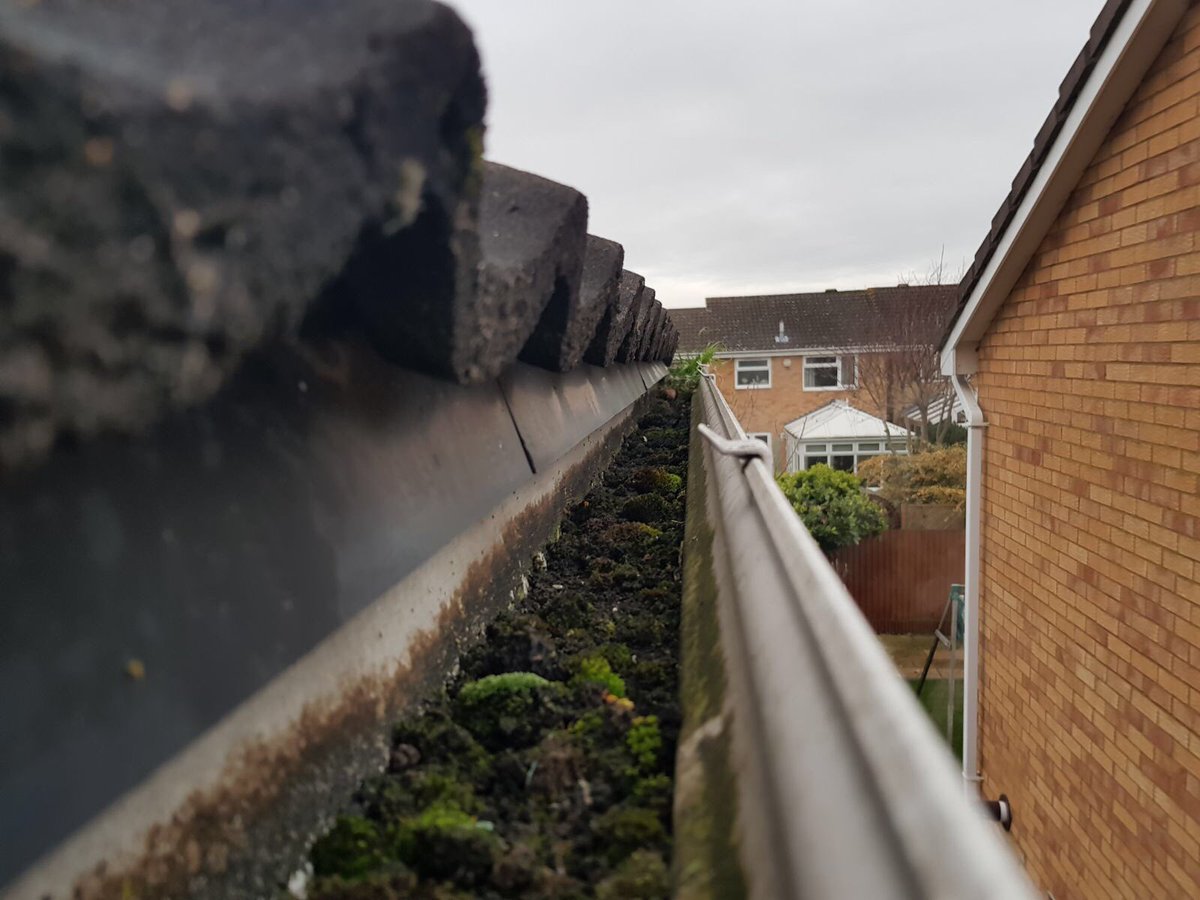 ShineAssured's tweet photo. Friday morning clearing out Gutters on the Saxon Estate in Biggleswade.

Do your gutters require our attention? 

Call us on freephone 0800 910 1853 

#shineassured #guttter #clearance #cleaning #freephone #hertfordshire #bedfordshire #cambridgeshire #essex #london https://t.co/47Zmv5F3Cj