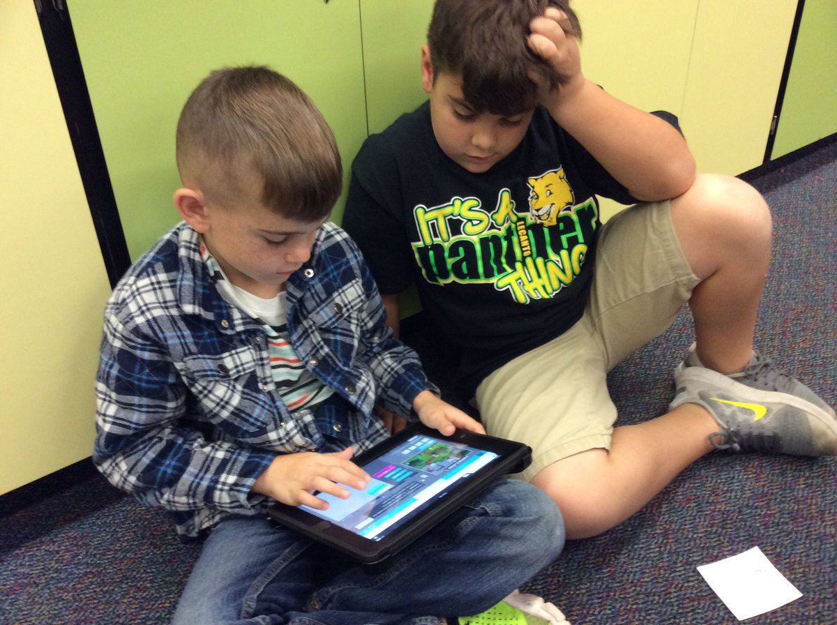 CSwistack's tweet photo. #celebratelps Minecraft coding with Mrs. Wiseman's class today. Hour of Code is so much fun too! Way to work together 2nd &amp; 3rd graders. https://t.co/20P9N2hV3R