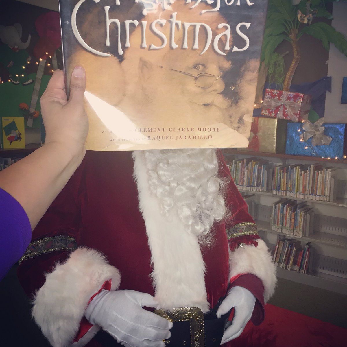 dalycitylibrary's tweet photo. Happy #bookfacefriday have a great weekend!  #iheartdalycity #serramontelibrary #bayshorelibrary #westlakelibrary #johndalylibrary #librarylove https://t.co/a9iIMxmLUB