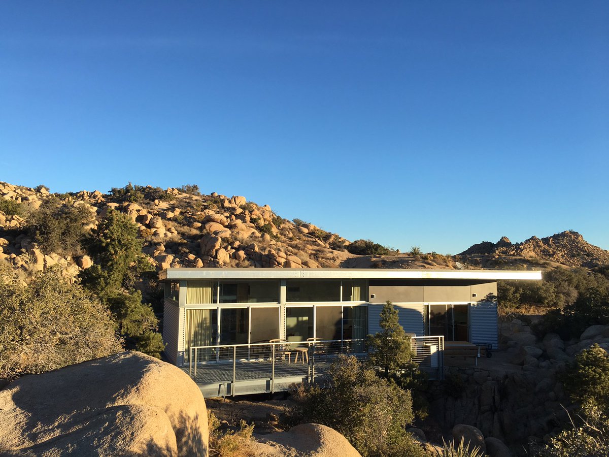 McQueGardens's tweet photo. View from the hot tub this sunrise. #rockreach #yuccavalley #california #desertliving https://t.co/z63JqLG8ti