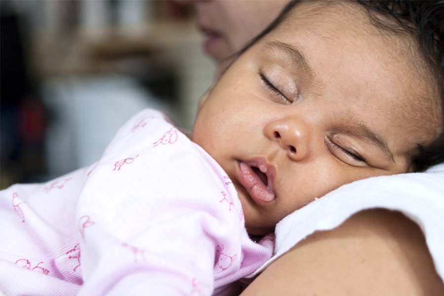 Why You Should Take The Time To Let Your Baby Nap on You babypost.com/babies/sleep/w…