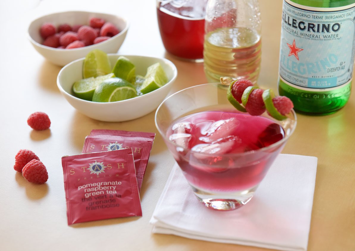 TruepennyTable's tweet photo. Pomegranate Raspberry Mocktail, made with tea...pretty, delicious and low calorie!
@truepenny #truecheer #adventcalendar #stashtea #mocktail # non-alcoholicdrink  #sanpellegrino_us #sanpellegrino_official https://t.co/gb4MXaPjI5