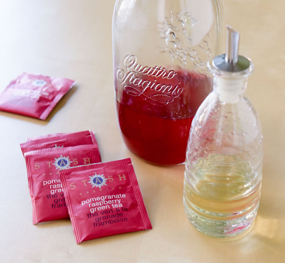 TruepennyTable's tweet photo. Pomegranate Raspberry Mocktail, made with tea...pretty, delicious and low calorie!
@truepenny #truecheer #adventcalendar #stashtea #mocktail # non-alcoholicdrink  #sanpellegrino_us #sanpellegrino_official https://t.co/gb4MXaPjI5