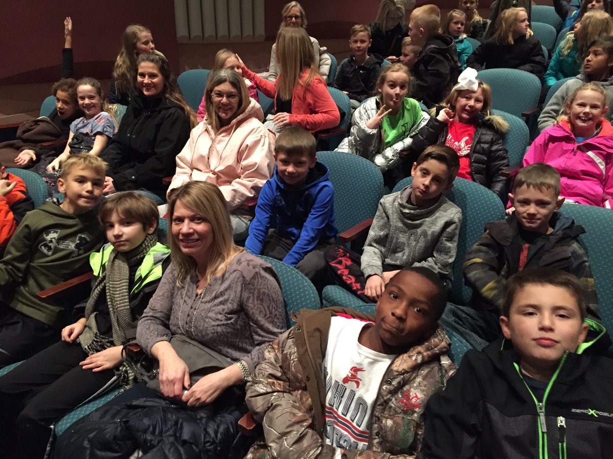 MrsGiffin4's tweet photo. North Fairview 4th graders at The Nutcracker Ballet. Thank you, Ballet Midwest! https://t.co/dLpkVnEMde