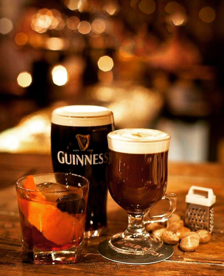 theoldspotdub's tweet photo. Ah sure, it's Christmas!😋🎄🍻🎉🥂#bestexcuseever #anotherroundplease #friday #theoldspot #dublin #christmas https://t.co/IsTlqho56U