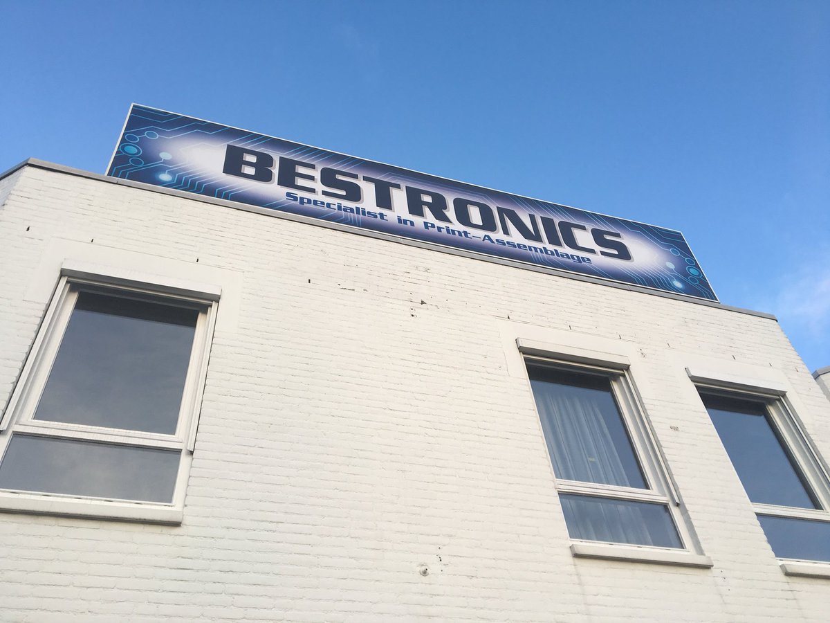 FCEConnect's tweet photo. We feliciteren @BestronicsNL met hun nieuwe pand! Complimenten! #opening #perfectgeregeld #blauweloper https://t.co/LJJKN0bHtx