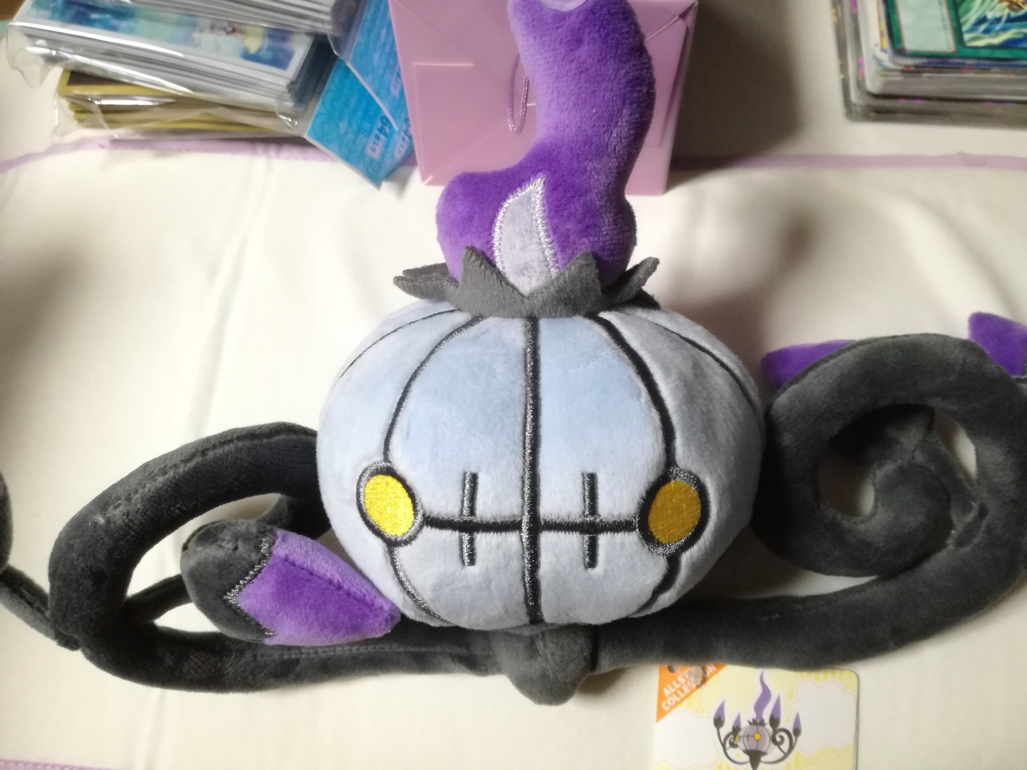 かがり シャンデラ ポケモン ポケモンセンター ポケモンセンターで欲しかったシャンデラのぬいぐるみをゲット 照明のの紐に吊り下げて飾ります W T Co Mffl2u9hb0 Twitter