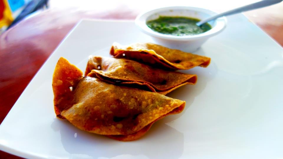RestSeaFood's tweet photo. En @CaladeMarResort nos encanta conservar las tradiciones. Empieza tu cena con una tradicional "Pescadilla estilo Guerrero" Cortesía de la casa. #IxtapaZihuatanejo #UnicornAwards https://t.co/CCbXhQGHCw