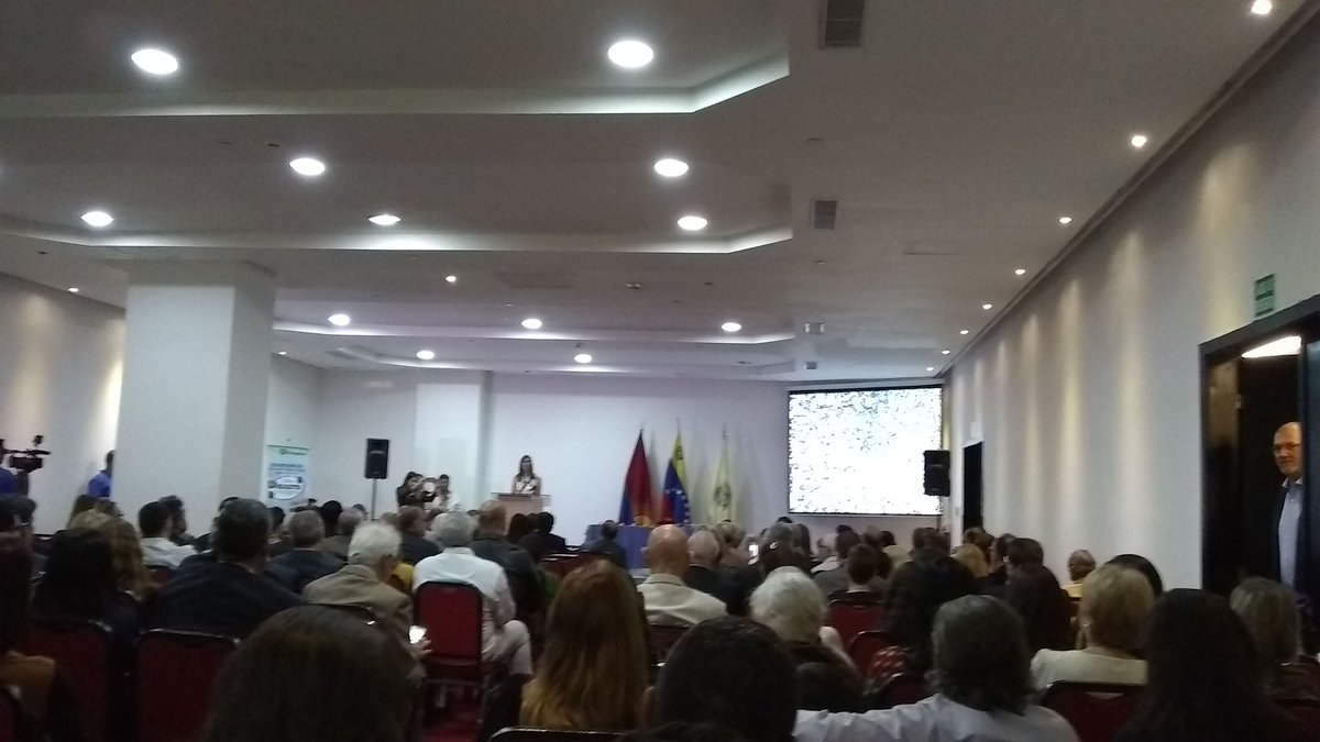 hidrolabtc's tweet photo. #hidrolab presente en la celebration del dia mundial del comercio con la camara de comercio de Valencia en El hesperia https://t.co/LVRj6T0tLg