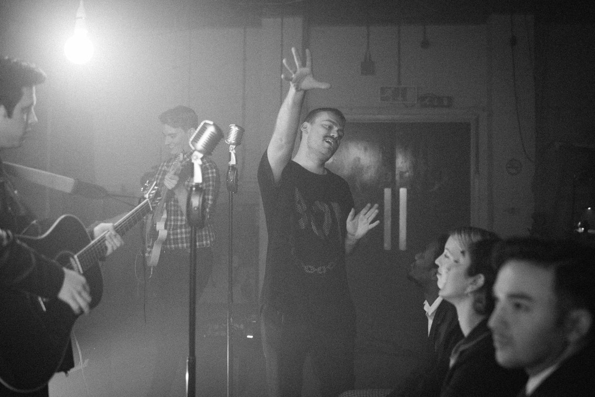 SnapdragonProd's tweet image. Still can't quite believe we shot a #musicvideo for a #newbritishmusical! @WhatsOnStage #teddy #teddyuktour #teenagerevolution #teddyboy #teddygirl #rocknroll #vintage #behindthescenes
