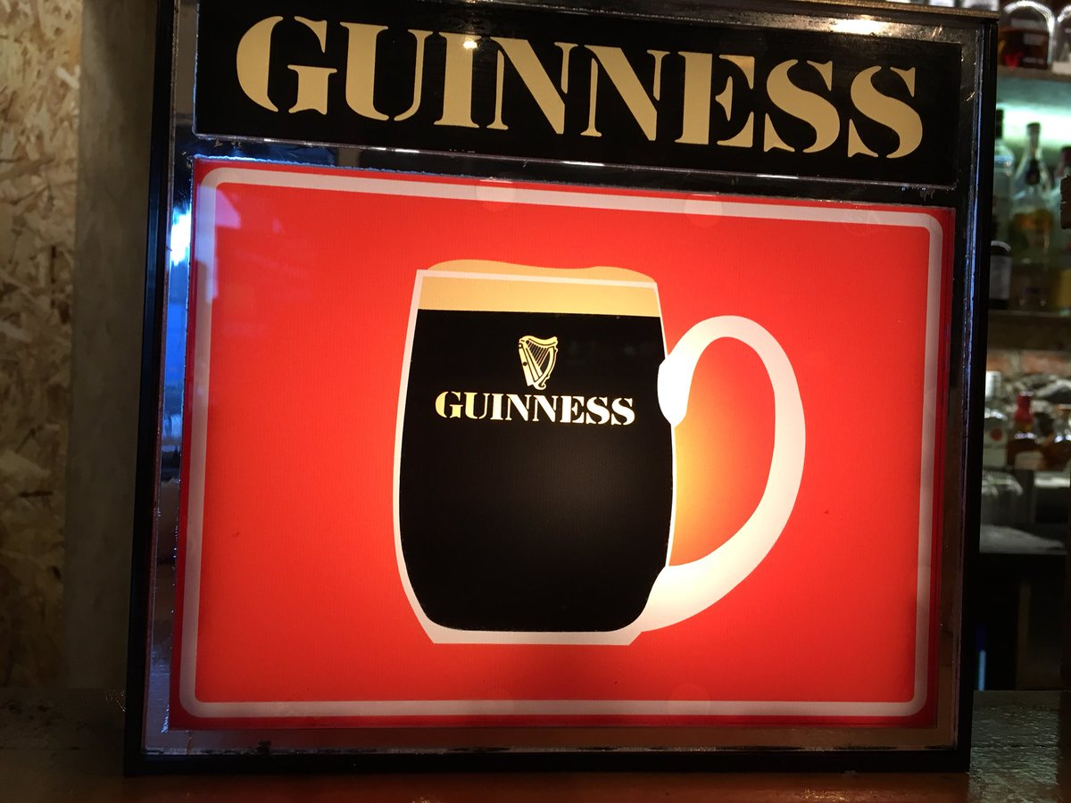 First Friday in December, a black one? Donegal’s finest . . .  a Piper, a Hook, Stag Bán? Nollaig ag druidim linn, beir bua! <a href="/KinnegarBrewing/">Kinnegar Brewing</a> <a href="/fourprovinces/">Four Provinces</a> <a href="/9whitedeer/">9 White Deer Brewery</a> <a href="/the5LampsBeer/">the5lampsbrewery</a>