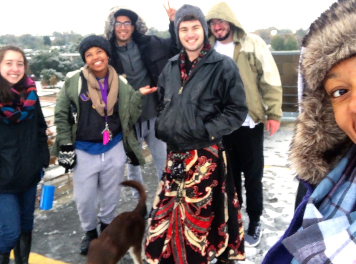 Jozell11's tweet photo. Here @LSU we are Snow Snow happy ⛄️❄️💗 https://t.co/dbJwdH22Fx