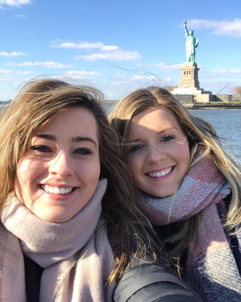 RhubarbBlogger's tweet image. Just 3 girls having a ball 🗽 ift.tt/2BNeESu