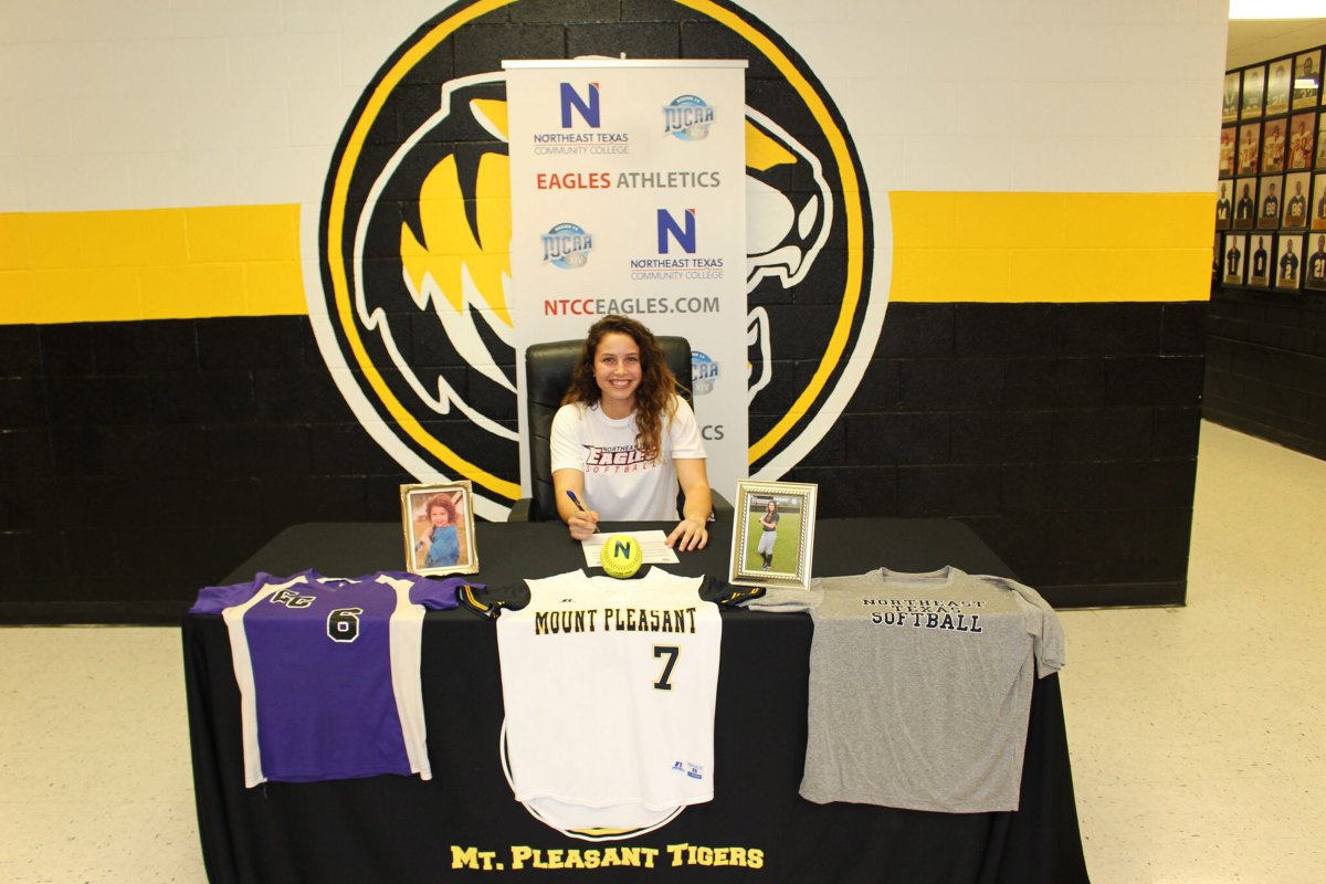 mpisdtigers's tweet photo. A Tiger to become an Eagle. Kamille Gill sings a letter of intent to play softball at Northeast Texas Community College. Congrats Kamille! #mpisdproud #builttigertough @ntcceagles https://t.co/QTjyOrlLNA