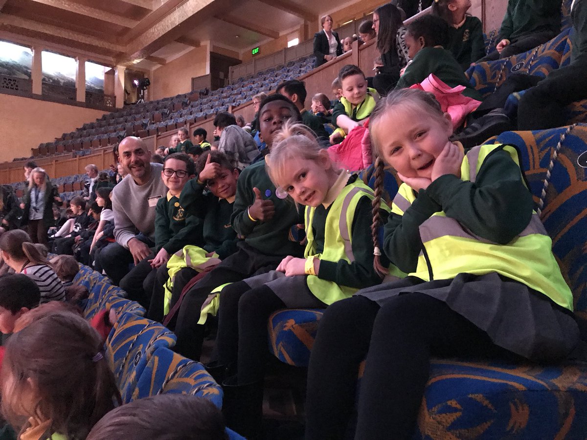 firsprimarysale's tweet photo. #Year2LS #Year2LT interval can only mean one thing... biscuit time! #panto #trip #StockportPlaza #Aladdin #treat https://t.co/EY192cIItM