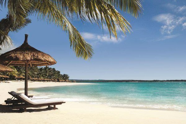 olielo_travels's tweet image. Perfect beach for a relaxing day in #Mauritius ! goo.gl/AINM6d   #luxury #hotel #travel