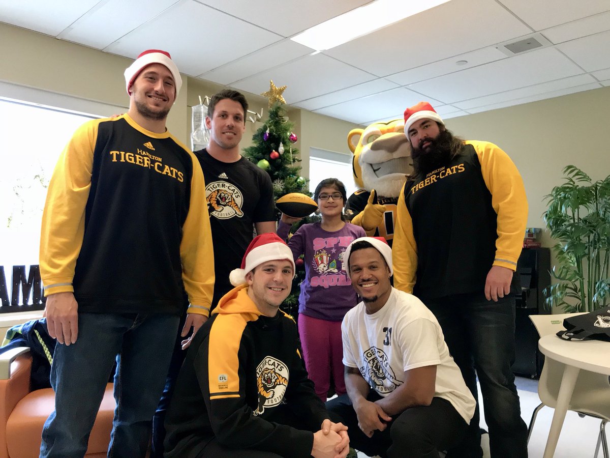 Ticats's tweet image. ‘Tis the season TigerTown!

The boys are at @mch_childrens spreading the holiday cheer at our annual holiday hospital visit. 🎅🎄

#HamiltonProud #Ticats