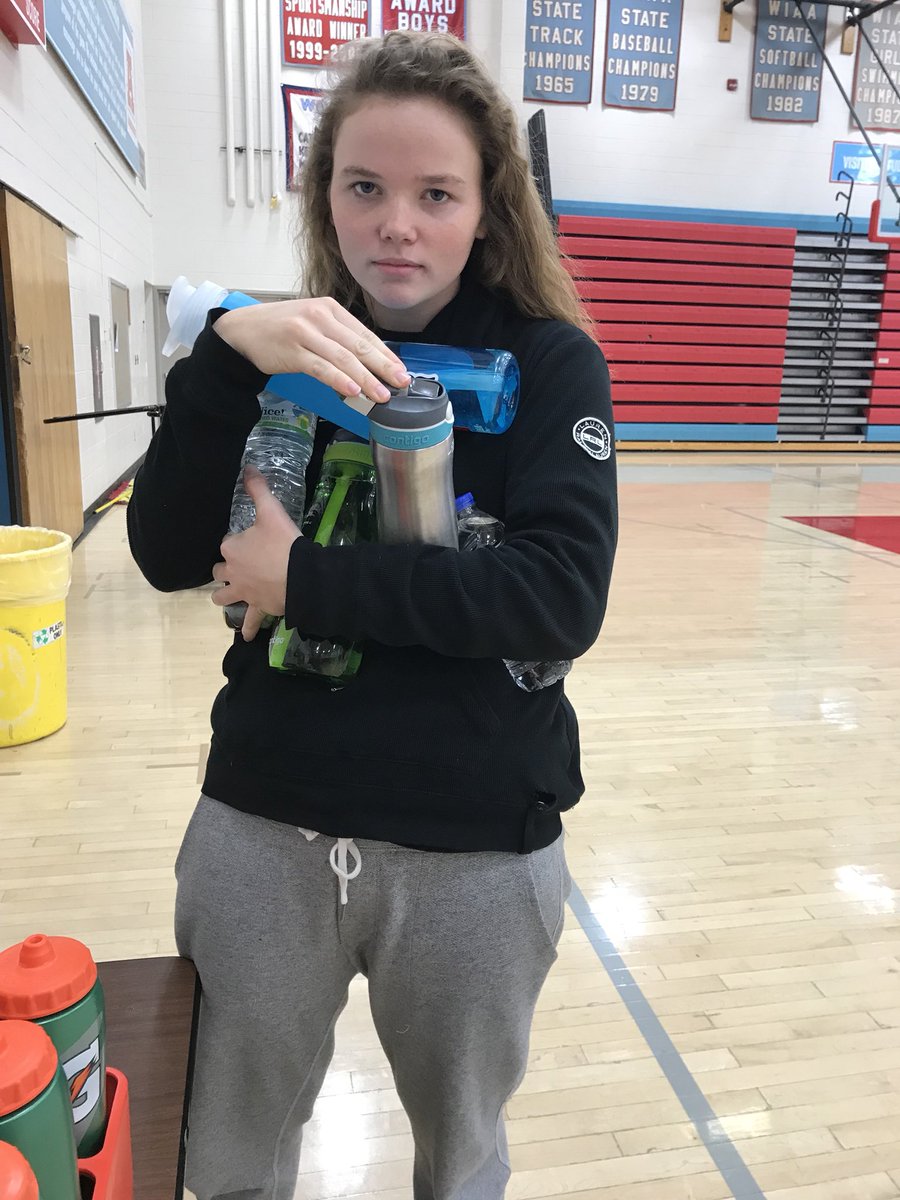 ahsgbmanagers's tweet photo. Daily life of a manager. This is what game day prep looks like. #happygameday #decanight https://t.co/83qQdpX3ND
