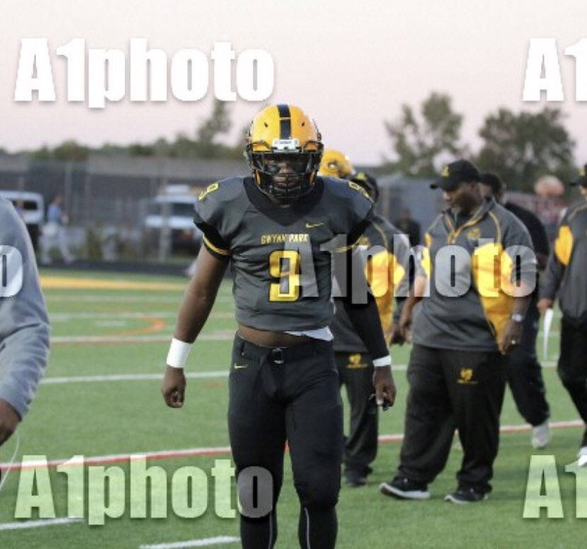 HitmanJay207's tweet photo. Check out my Senior Highlight Tape💯 https://t.co/U11LYrrSWt https://t.co/h2lhxcTHar