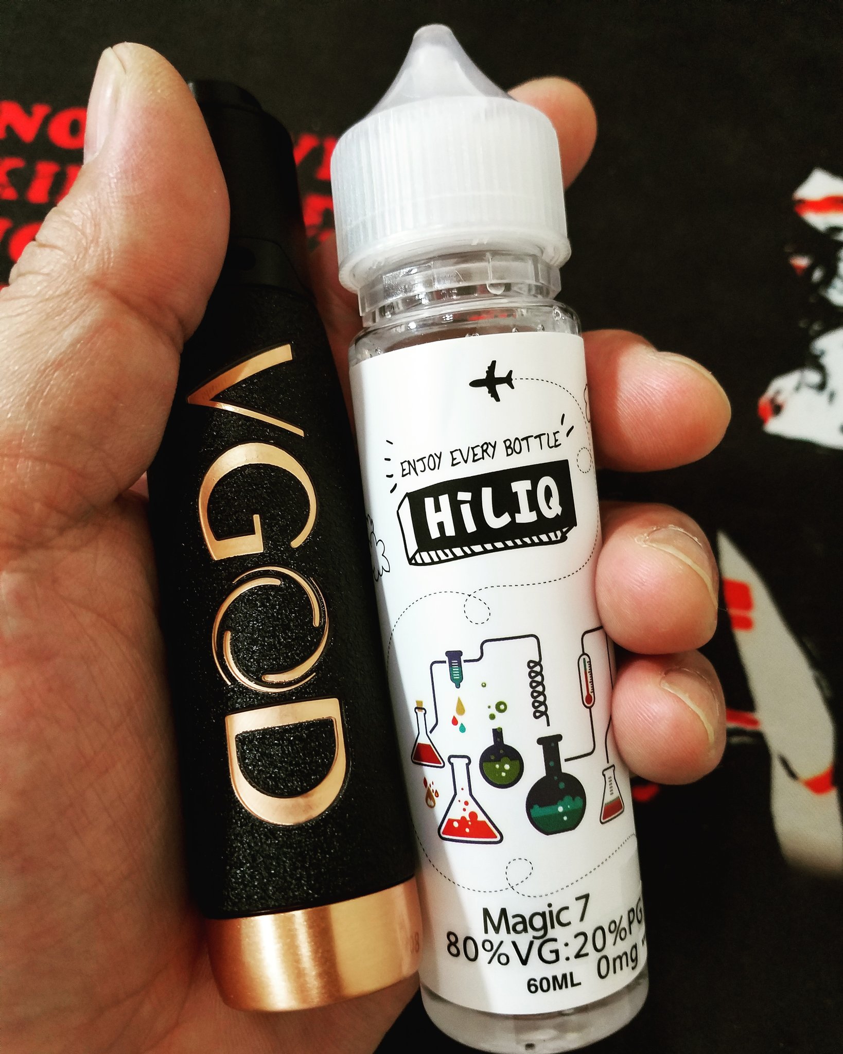 Unokichi1 マリファナ味のリキッド 最初は雑草の匂いで外れかと思ったら 気が付いたら10ml一気にチェーンしてた ニコチン多めに入れた方が美味しい Demon Killerのクラプトン24 30gaの5 5巻デュアルで0 3wでバッテリーがvtc4 Vape Vaper 電子