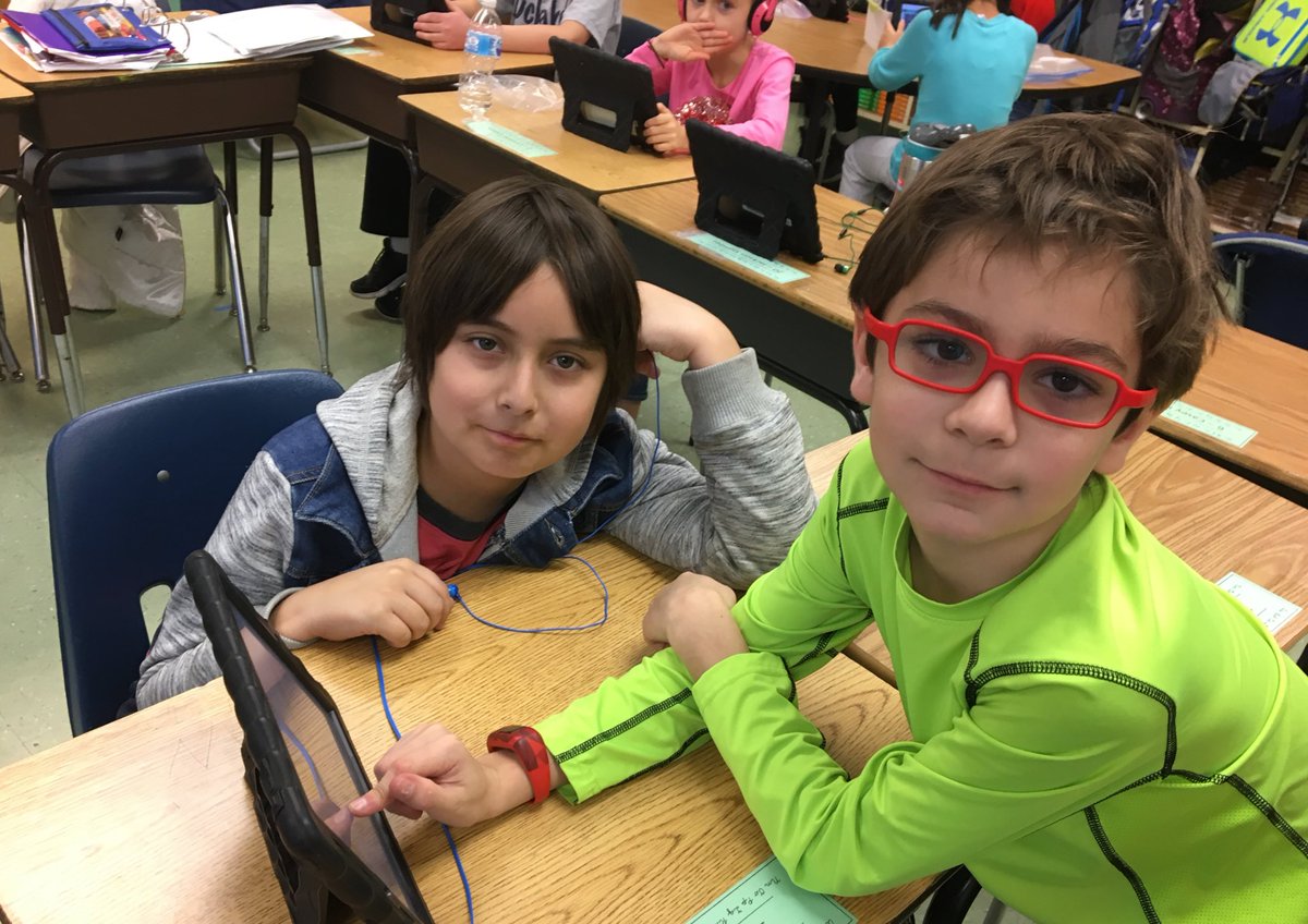 mra147a's tweet image. #TuckahoeRocks #HourofCode in 4th grade! “We can work together to figure this out!” #codingbuddies #APScodes #ITCcode #techlaboration
