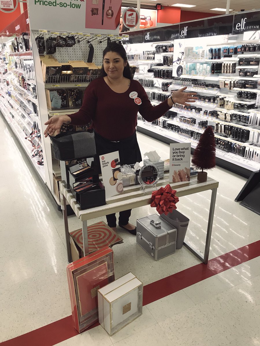 Beauty is feeling festive this morning with holiday lips &amp; men’s gifting samples out and ready to impress our guests! ✨💄👄 #winningtheweekend