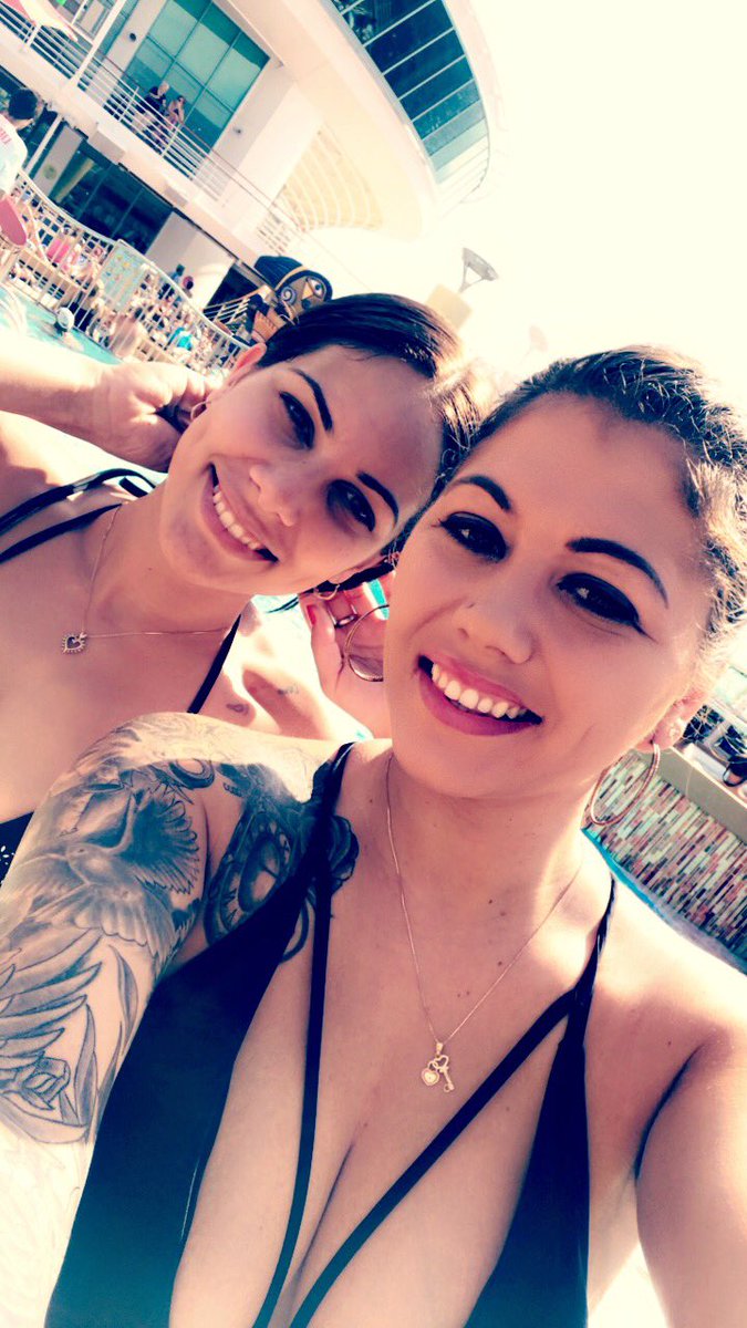 kamp1437's tweet photo. #cruisewithhuge https://t.co/mynJsnoWOg