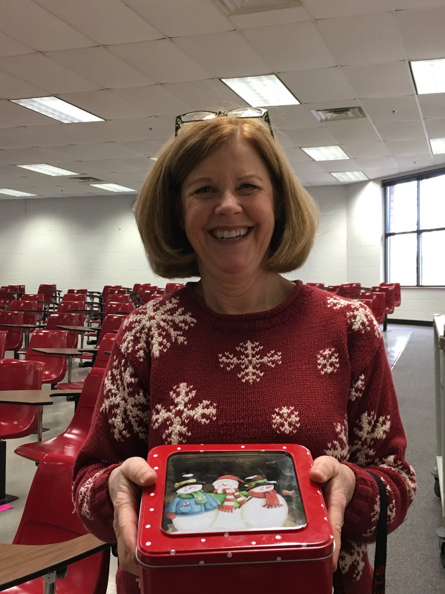 emackay02's tweet photo. Congratulations Mrs. Bosworth, winner of the @HerndonHS Cookie Bake-off! https://t.co/6MeR1gAHtJ