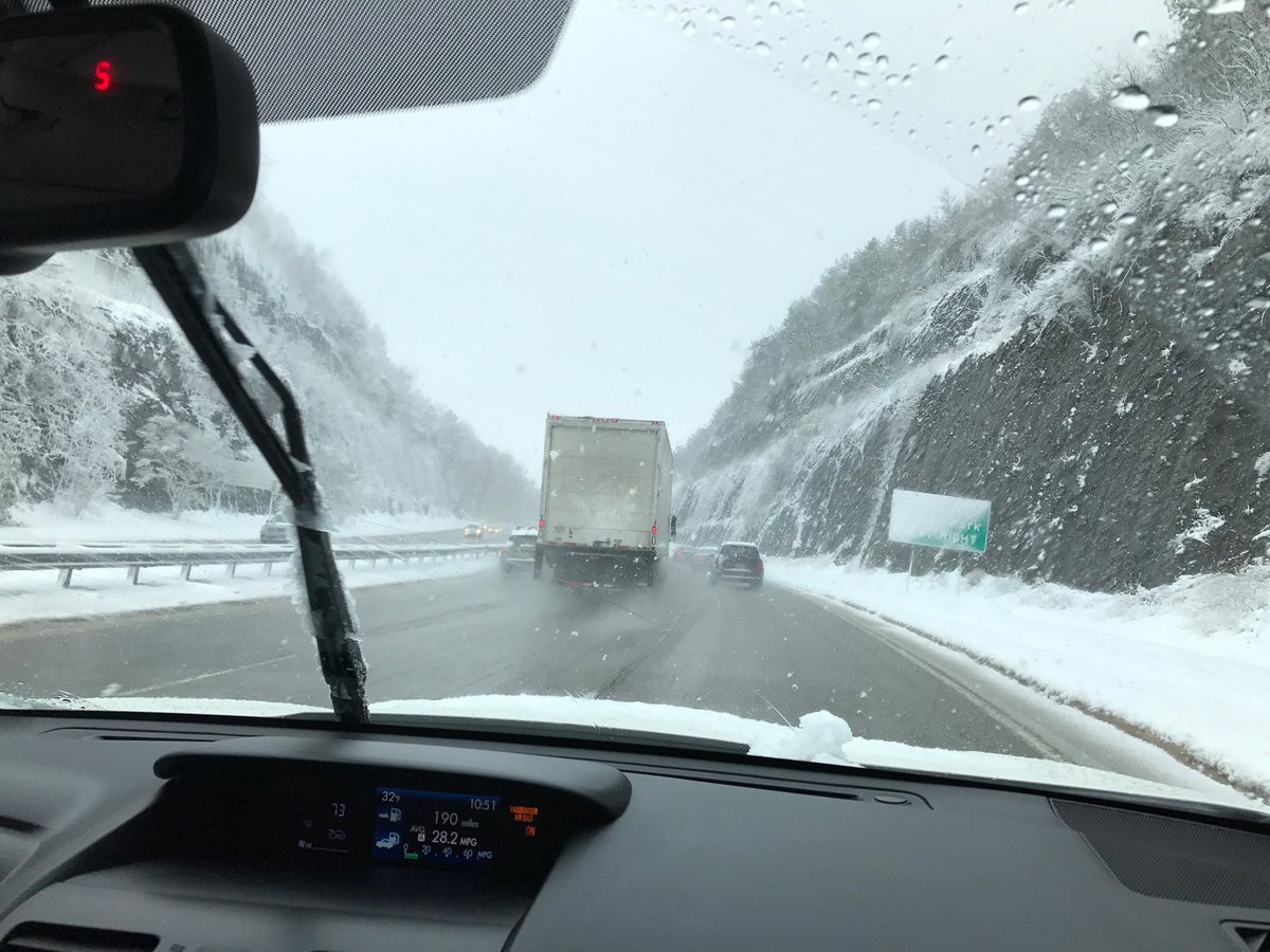 IanReitz's tweet photo. Snow still coming down. Slow going on roads. Be safe. #birmingham https://t.co/pXmsgcNwqN