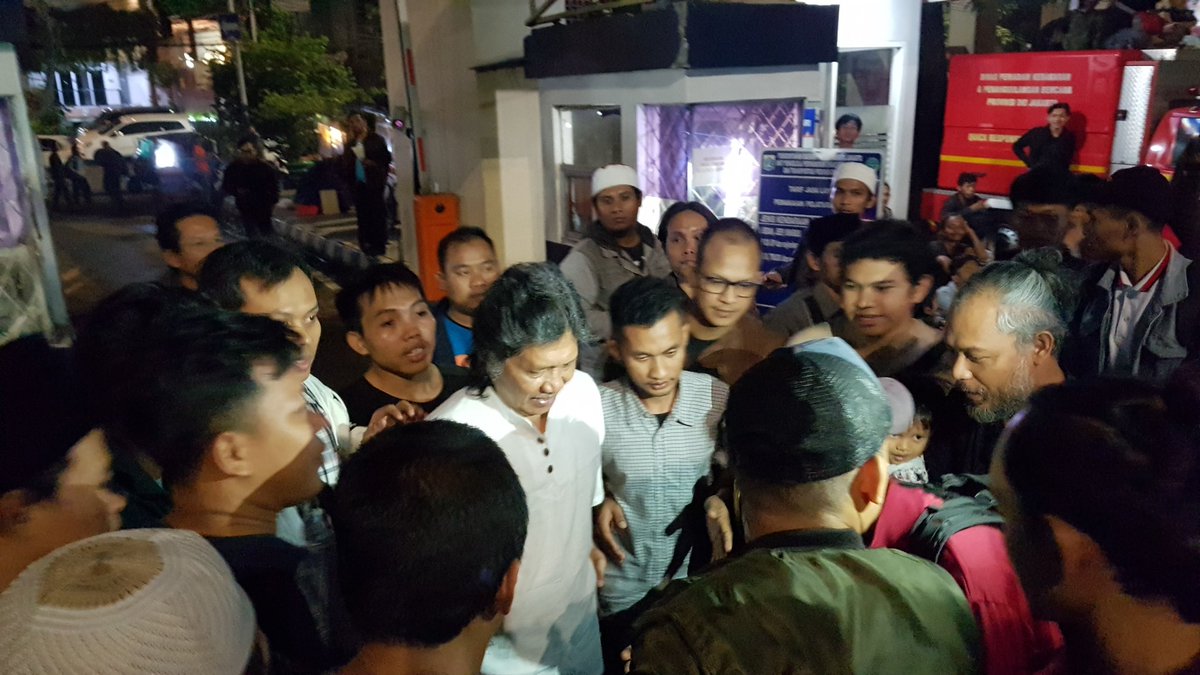 Kenduri Cinta On Twitter Cak Nun Tiba Di Pelataran Taman