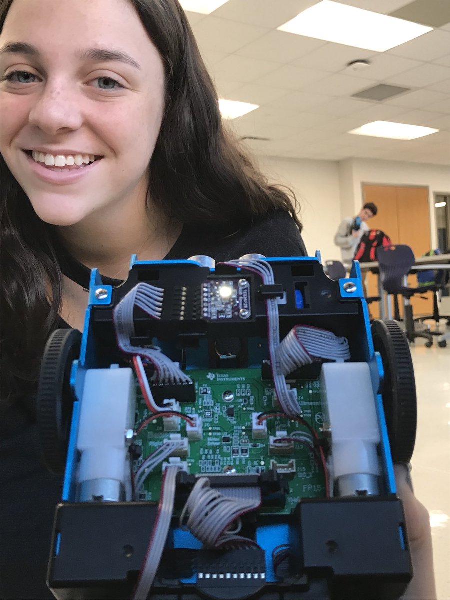 ZimmermanNorah's tweet image. @TICalculators #HphsCSweek unreal coding week with these rovers. Can’t wait for more!! #hubit #Rovers #education.ti.com @madsleg1
