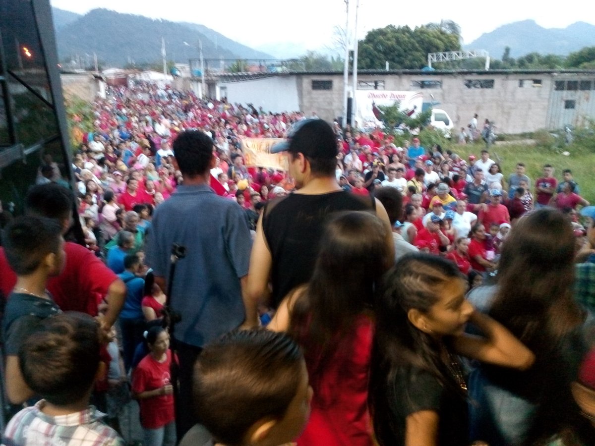 trino_arc's tweet photo. 07/12/2017  CIERRE DE CAMPAÑA DE NUESTRO CANDIDATO DEL PSUV Y GRAN POLO PATRIÓTICO JESUS DUQUE  EN ANTONIO ROMULO COSTA (LAS MESAS) https://t.co/QyLvfoyHW1