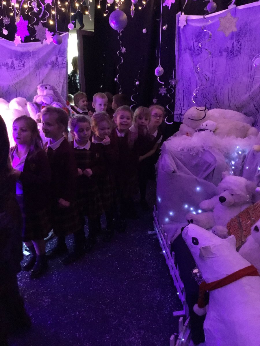 AshingdonAPA's tweet photo. What a wonderful day! A huge thank you to Natasha Neighbour, Vanessa Hoare, Sarah Aldridge, Deanna Spencer-Playford, Hazel Nesbit, Zoe Sullivan and anyone who donated any lights. Without these wonderful helpers, the grotto would not have looked so magical! https://t.co/iGi1Px86Xo
