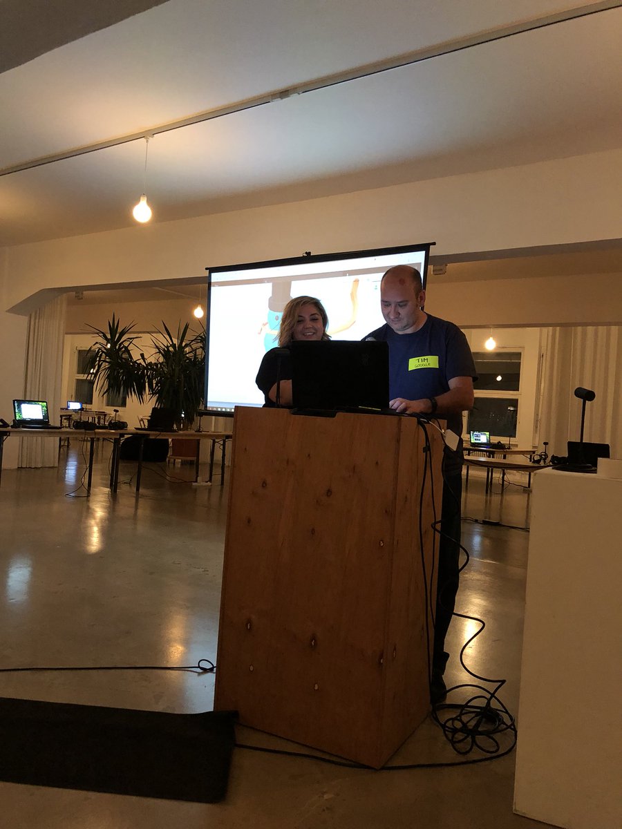 britmennuti's tweet image. Tim and Snappie making magic at the #BerlinXRJam2017 with #madewithblocks and the #polyapi
