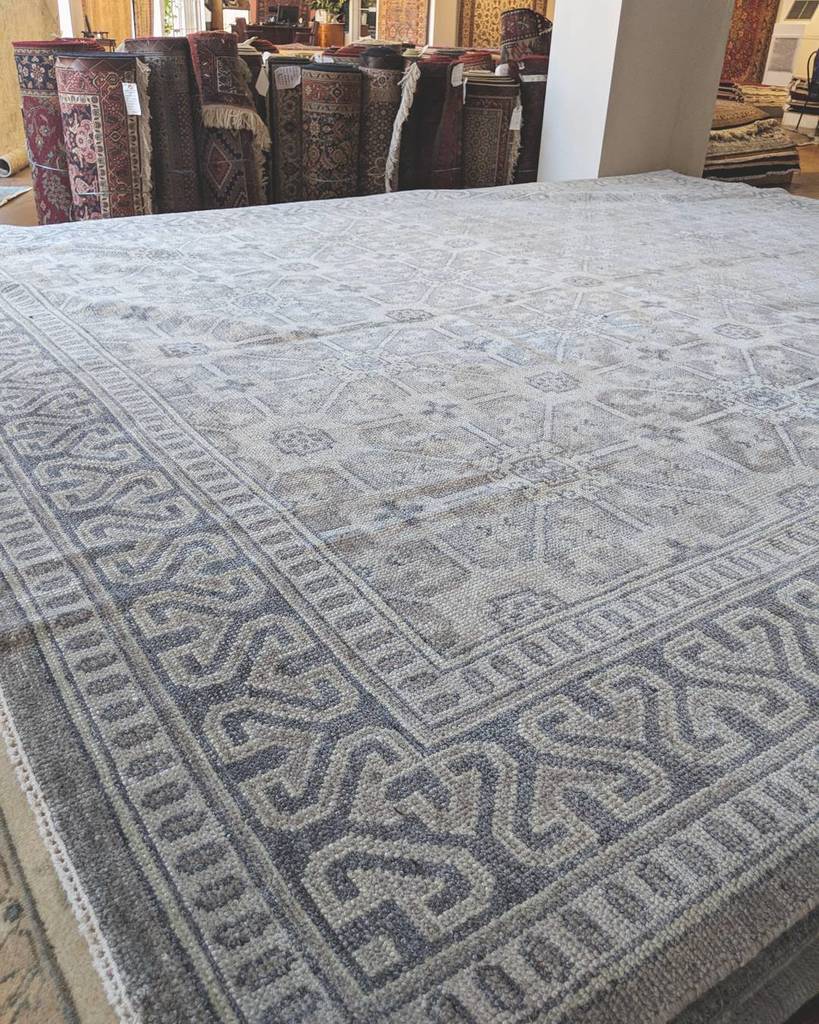 BluePaisleyRugs's tweet photo. Packed with design and intricate patterns, the colour remains muted and silent...in a minimalist home you'll find a Sandwash Rug
.
.
.
#BluePaisley #Sandwash #mutedcolors #Design #Patterns #minimalist #minimalism #Modern #ModernLiving #ModernDesign #Rugs #RugLove #AncientArt… https://t.co/jBFchy9C1l