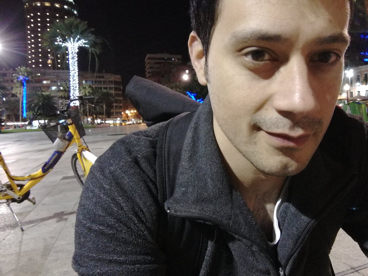 Robertovvv's tweet photo. Aquí despidiendome del bien amado, pero pronto obsoleto bybike... O debí decir #byebike?
@nextbike @sitycleta is the future https://t.co/zhEDYJXC1r