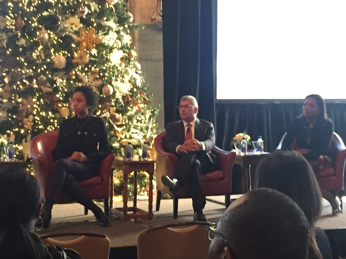 alanmather's tweet photo. Last year, more than 200 @ChiPubSchools seniors graduates with 15 or more college credits as part of the @ChiCityColleges partnership. Our intentional partnership will see this number grow! @janicejackson @Chancellor_Juan #MakingCollegeAffordable https://t.co/Y2WWvZD8cn