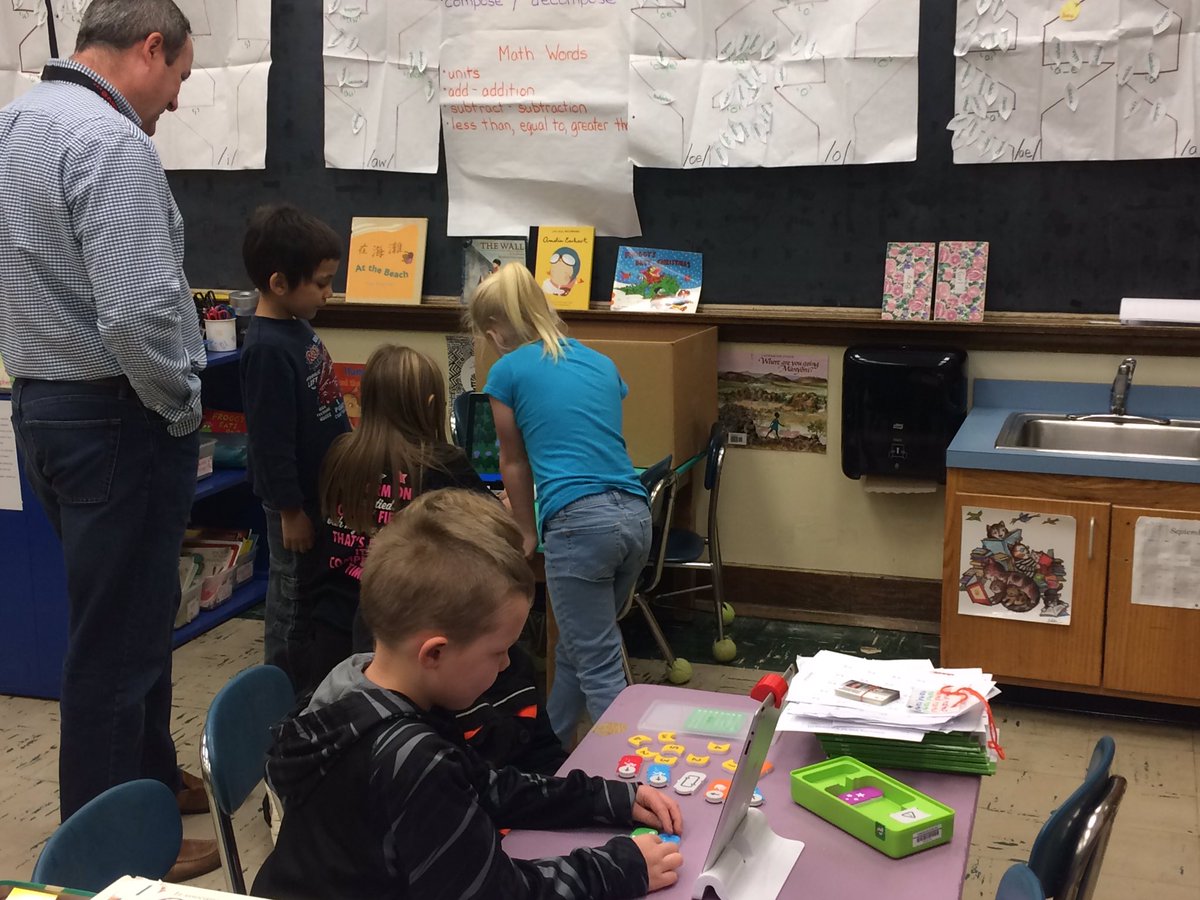 KCooke22's tweet image. Coding with 2nd graders in Spencer Van Etten. #HourOfCode2017 #codingawbie #osmo