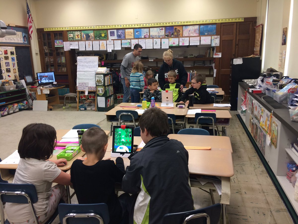 KCooke22's tweet image. Coding with 2nd graders in Spencer Van Etten. #HourOfCode2017 #codingawbie #osmo