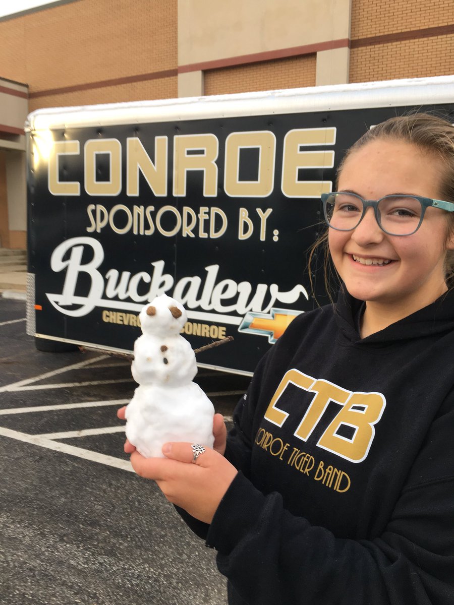 MarkBWeatherly's tweet photo. Enjoying the #SnowInConroe? Today @ConroeHigh @ConroeHSBand #CHSPrideAndUnity https://t.co/kMz1SgSk1R