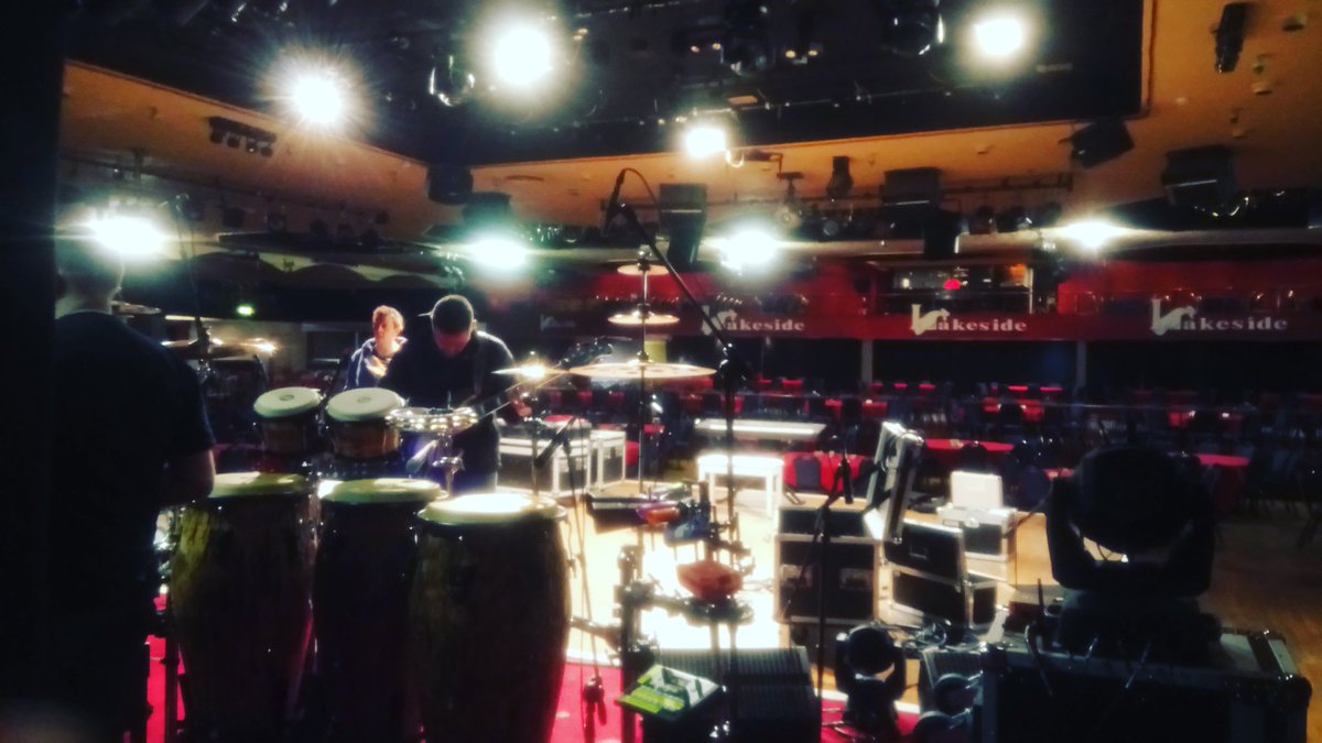 FuzzyJade's tweet image. #signsealeddelivered #stevie show tonight in #Frimley