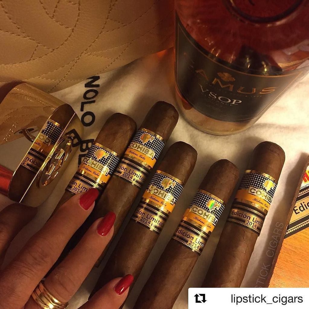 That Friday #VSOP feeling. Paired with some of Cuba's finest et voila, everything's looking good from here! (-.-)y-°°° #Repost @lipstick_cigars
・・・
Finally Friday 🍾🍾🍸🍹🍷 #tgif #cigaroftheday #cigar #cigars #cigarphoto #thecigarsmoker #thecigarcult… ift.tt/2k97jpc