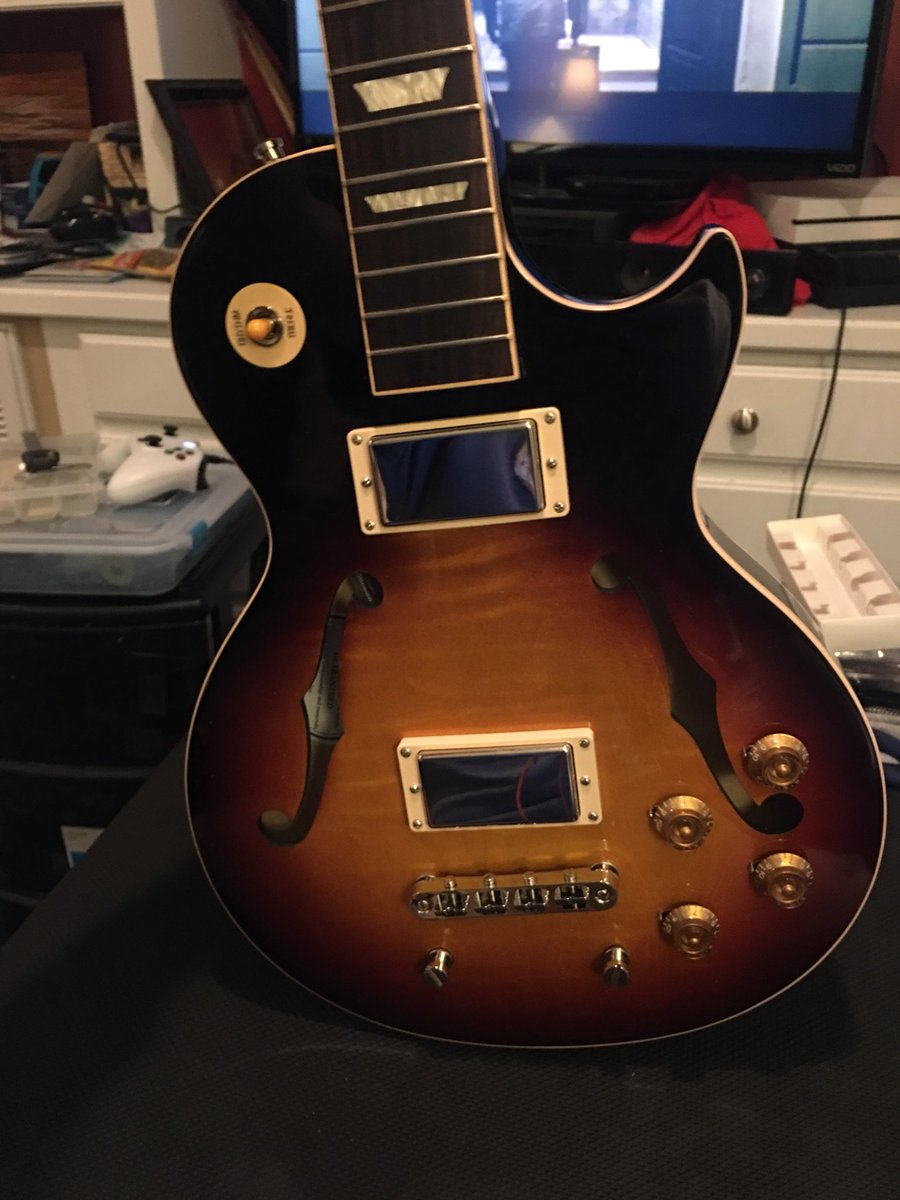 vivid_peace's tweet photo. @rwyjunior @CassieJFox @Fender Happy Friday Fambleeπ https://t.co/zTlwIEwieg