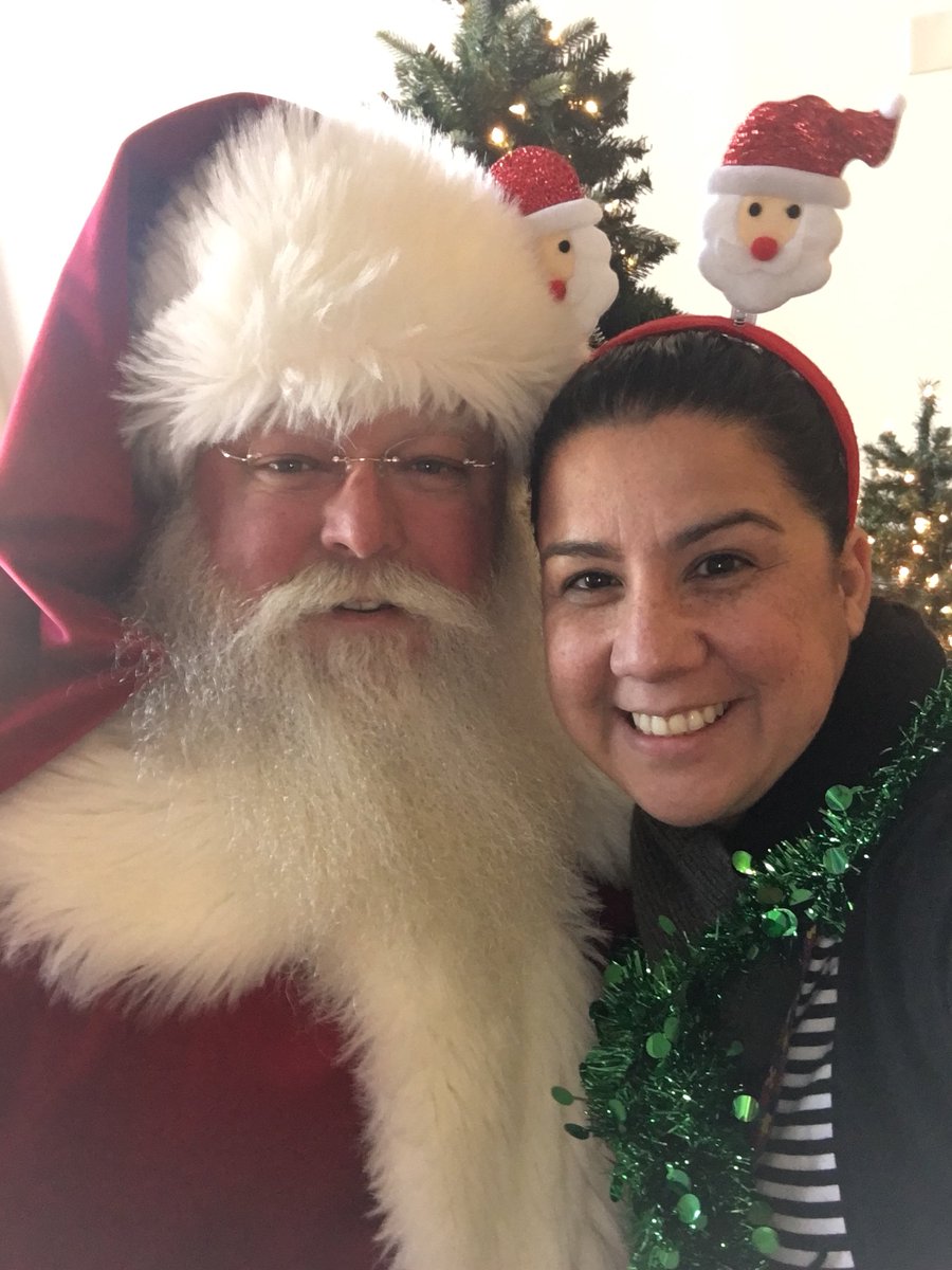 DocGRodriguez's tweet photo. OMG Santa - I know him!!!!! Santa!!!!! #Santa #BestDayInTheWorld https://t.co/BNTbvurXqo