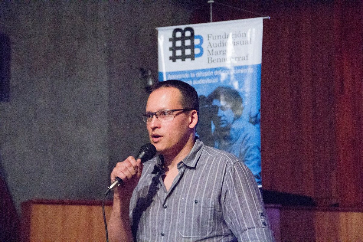 #Hoy está de cumpleaños el jefe: 
¡Feliz cumpleaños a nuestro querido <a href="/mikemedina75/">Mike Medina Armenta</a>! 

Foto:  Stephanie La Rosa
#VEC #Cumpleaños #ApasionadoPorLosCortos