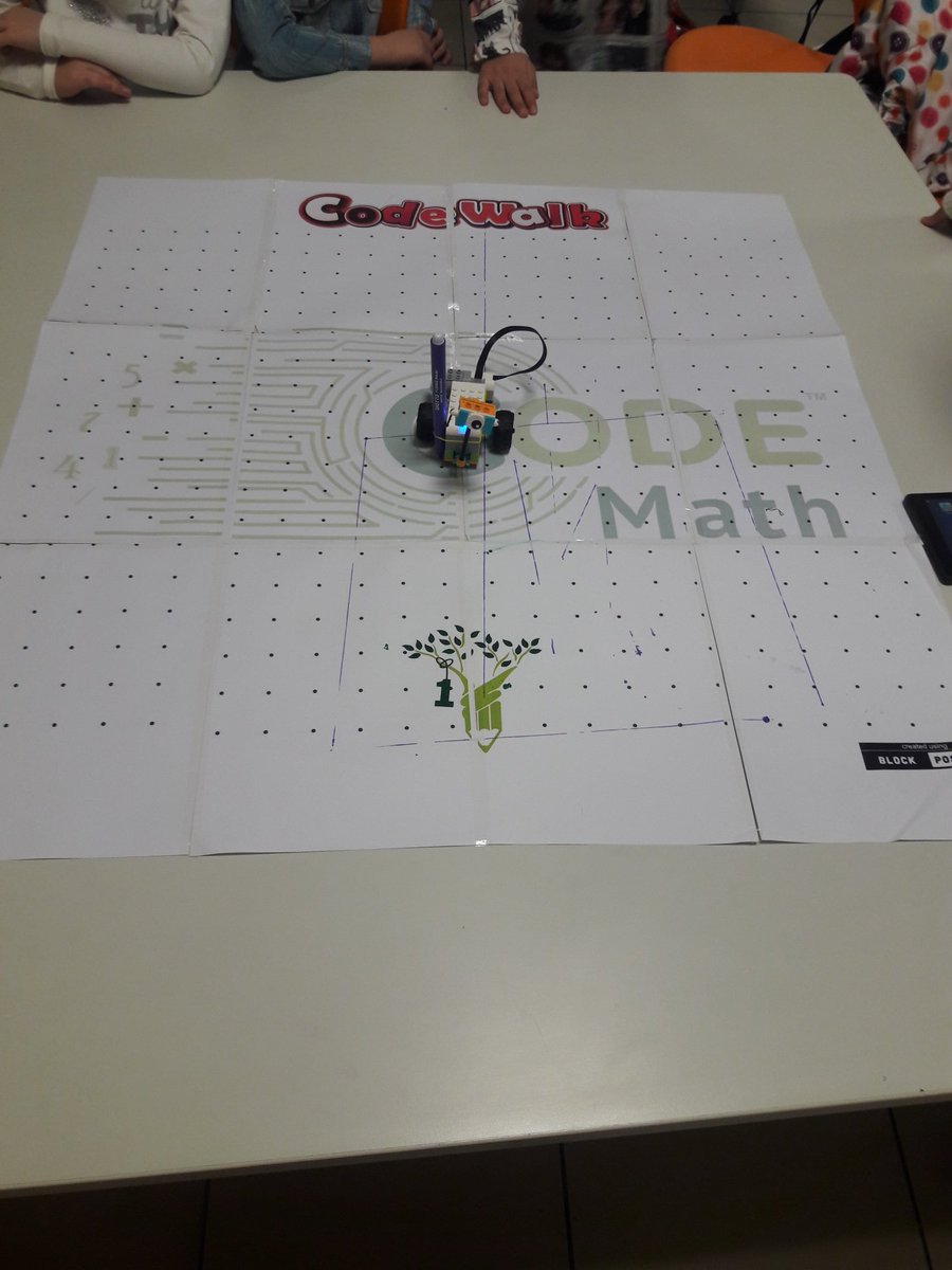 gokcebaharkara's tweet image. #codeweek kodlama haftamizi eglenceli bir sekilde tamamladik ✌#codewalk uygulamasi ile geometrik sekilleri #wedo2 robotumuzla ogrendik. #dogatech #dogadaegitim #gaziantepdoga @KaanAtalak @calkay_s