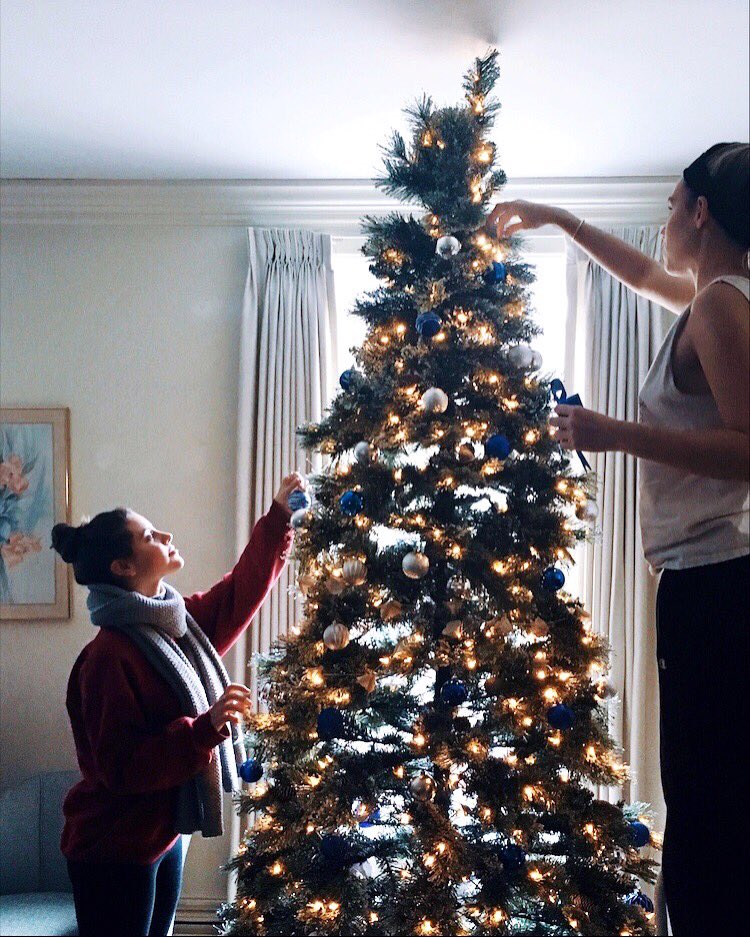 UMassKKG's tweet photo. 32 Nutting is ready for the holidays ✨ https://t.co/1YVTnV3HCi