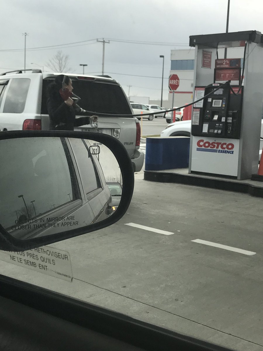 CloeeSimoneau's tweet photo. Ahhhh the joy of Costco 🤦🏻‍♀️ I get it , price is low but for god sakes lady .. https://t.co/lyJ2aSAIun