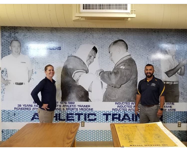 CATA_D8's tweet image. Fullerton College honors @nata1950 Hall of Fame member Bill Chambers with a beautiful new mural!!

Another great way to honor your mentors is to donate to the @natafoundation this holiday season!!

#mentorsareheros