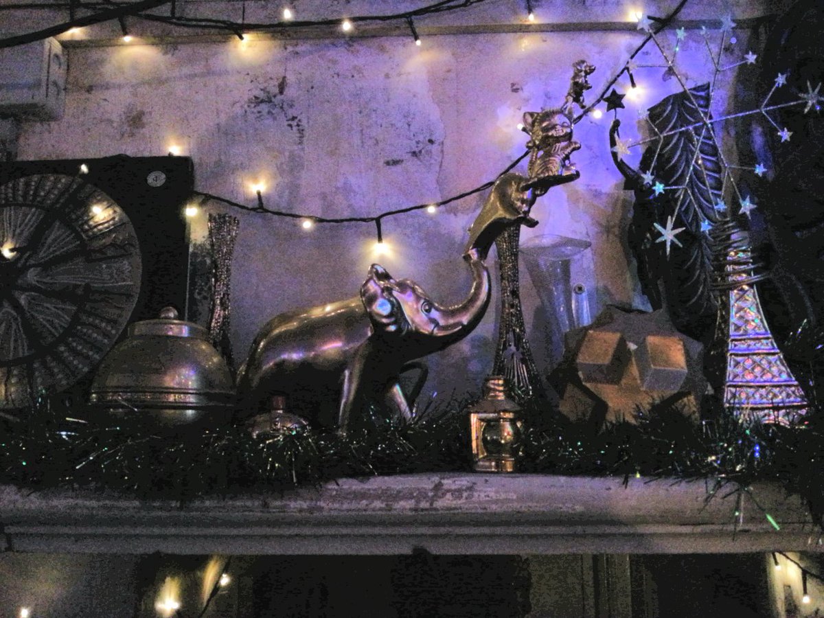OxymoronSE11's tweet photo. It's beginning to look strangely like Christmas at The Oxymoron...
#xmasdecor #pubinterior #moreismore https://t.co/FVsl6f2yIA